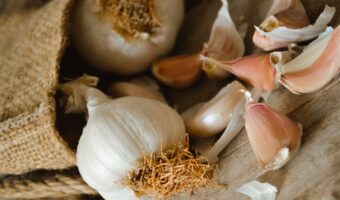 Morning Garlic and Honey: A Traditional Remedy That May Change How You Feel All Day