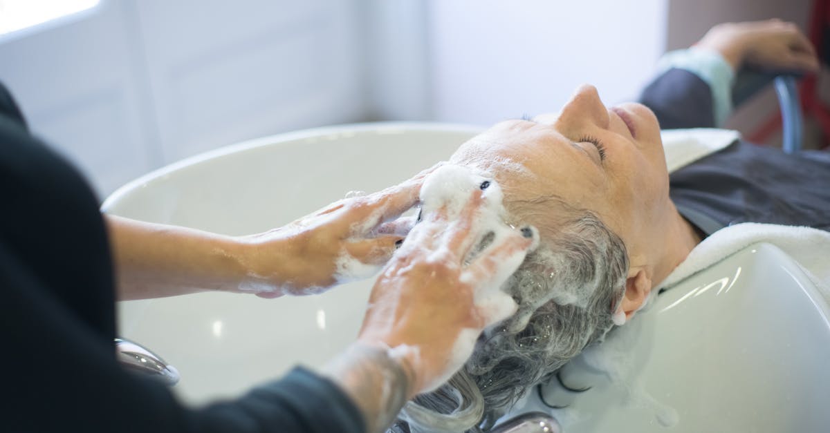 The Natural Duo for Stronger, Fuller Hair: Bay Leaf and Clove Benefits Explained
