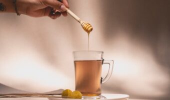 The 7-Day Ritual of Eating Garlic with Honey on an Empty Stomach: A Rediscovered Natural Habit After 45