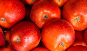 9 Common Apple-Eating Mistakes That Could Sabotage Your Health