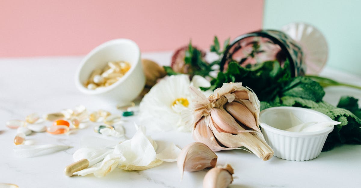 A Natural Blend Many Use to Support Thyroid Health: Garlic, Clove, and Herbal Extract