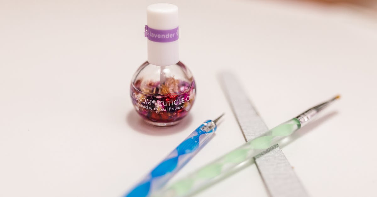 The Garlic Oil Solution: A Natural Remedy for Brittle Nails