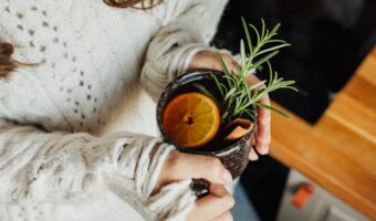 Golden Tea with Turmeric, Rosemary, and Cinnamon: A Simple Ritual for Supporting Metabolic Health