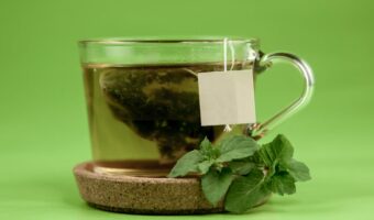 Integrating Mint into Your Daily Routine: A Refreshing Ally for Tired Eyes