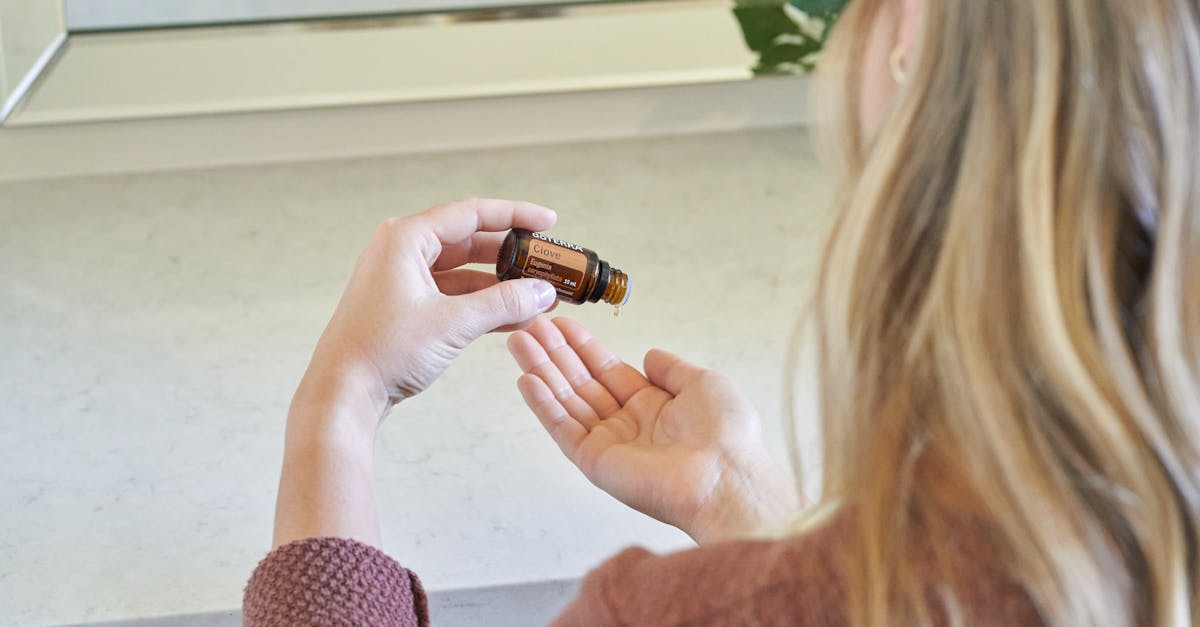 Clove Ritual: A Natural Method to Support Nail Health and Confidence