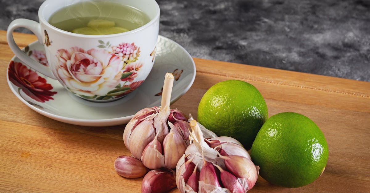 Eating a Garlic Clove Before Bed: Natural Wellness Benefits for Your Body