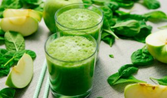 The Overlooked Green Glass: Spinach as a Gentle Ally for Feeling Lighter Every Day