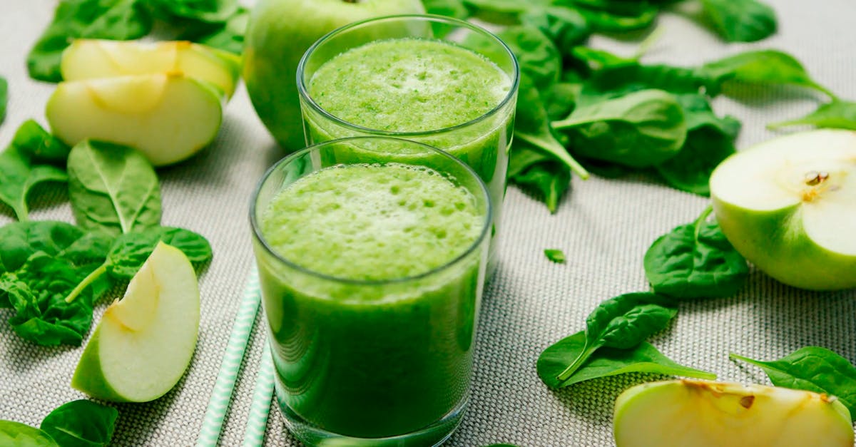 The Overlooked Green Glass: Spinach as a Gentle Ally for Feeling Lighter Every Day