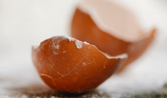 The Simple Kitchen Remedy My 72-Year-Old Mother Swears Helped Relieve Her Knee Discomfort