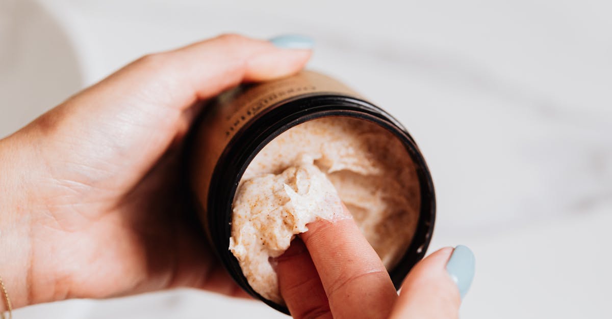 Vaseline and Cornstarch: The Nighttime Skincare Tip Many Secretly Swear By