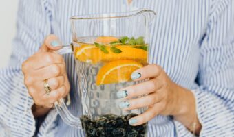 A Natural Morning Boost: How Lemon, Clove, and Green Leaves Can Transform Your Start to the Day